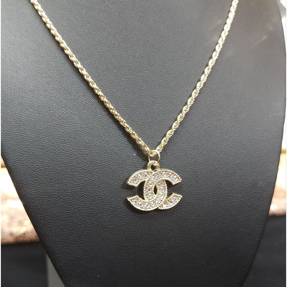 Repurposed Charm On 21" Unbranded Chain - Picture 3 of 6